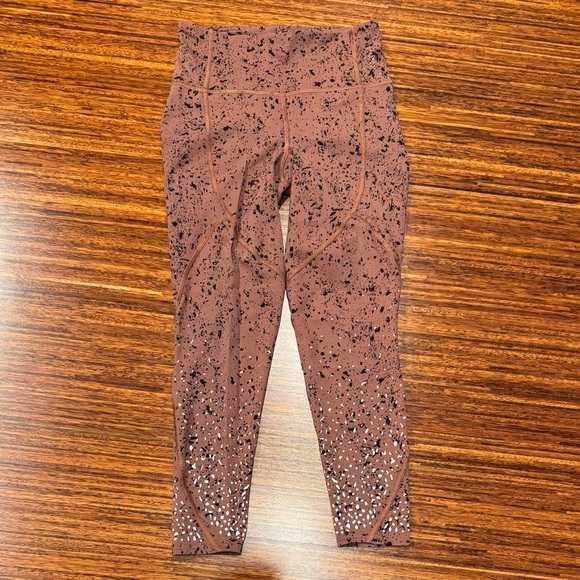 Lululemon To The Beat Tight
Reflective 24" *lululemon X SoulCycle size 6 EUC - Picture 1 of 6